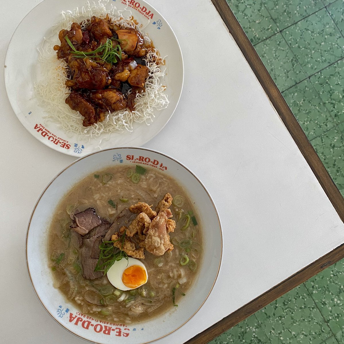 bolehjoingk's tweet photo. Join #WeekendBerkuah lagi tapi kali ini jajan di luar aja yaaak, ada Nasi Rebus yang sedeeep bangett🤤🤏🏻 https://t.co/38TlkMOifp