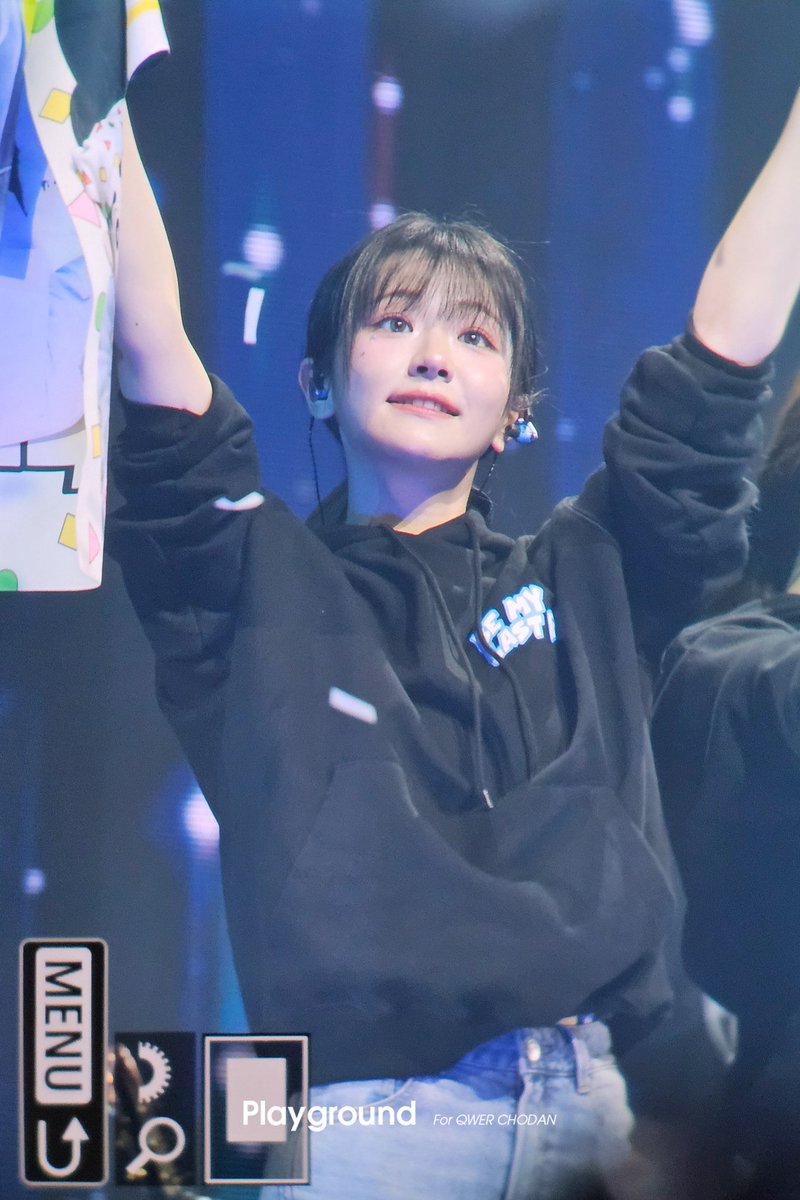 playground_1101's tweet photo. 250126 1ST FAN CONCERT 쵸단 pre
#QWER #쵸단 #chodan https://t.co/NBQ1Ig88kR