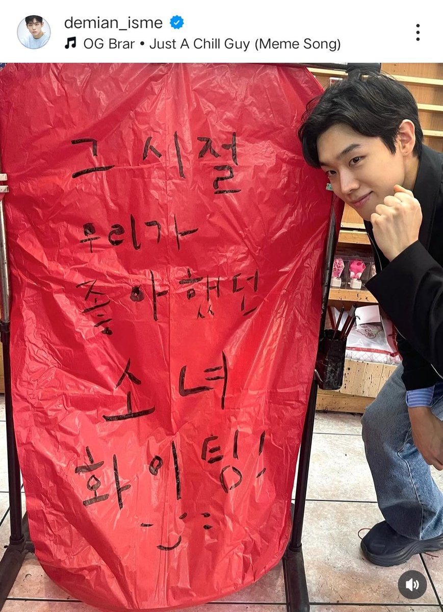 Hifirdub98's tweet image. Geng yataome lagi liburan kah? 
Diliat dari ig nya Demian sama Seungjun sepertinya lagi di Taiwan. 
Demian sama ibunya juga.

Salfok tulisan di lampion nya.
Trans : Gadis yang kami sukai saat itu hwaiting !😊
Udah kayak yataome ori, nerbangin lampion.
#sohnjeonghyuck #leeseungjun