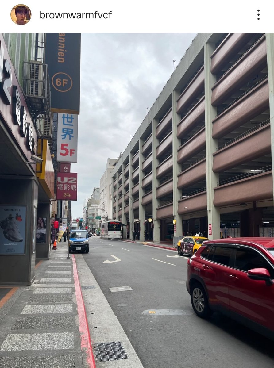 Hifirdub98's tweet image. Geng yataome lagi liburan kah? 
Diliat dari ig nya Demian sama Seungjun sepertinya lagi di Taiwan. 
Demian sama ibunya juga.

Salfok tulisan di lampion nya.
Trans : Gadis yang kami sukai saat itu hwaiting !😊
Udah kayak yataome ori, nerbangin lampion.
#sohnjeonghyuck #leeseungjun