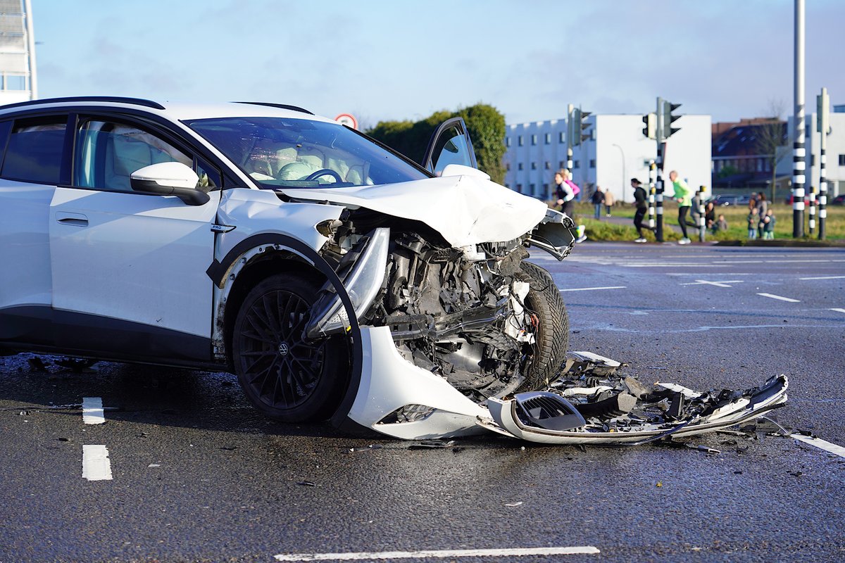 Forse schade na ongeval op kruising