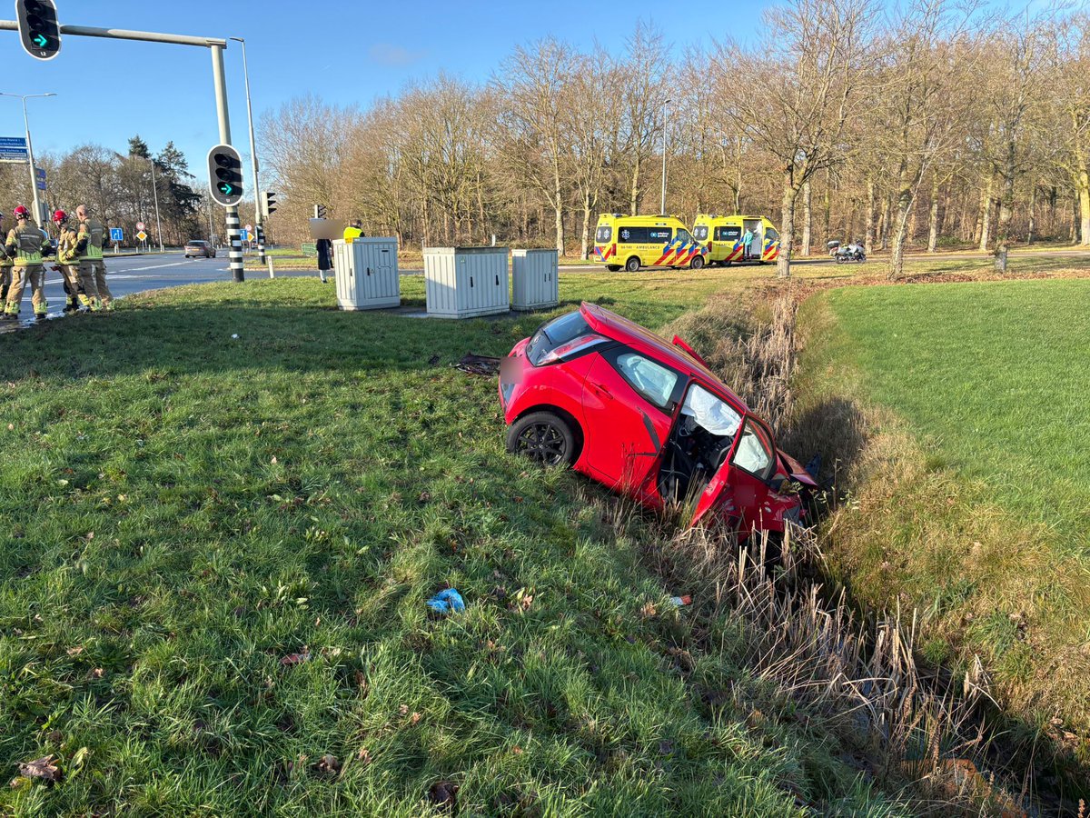 Twee auto's botsen op N35 bij Heino, weg richting Almelo dicht