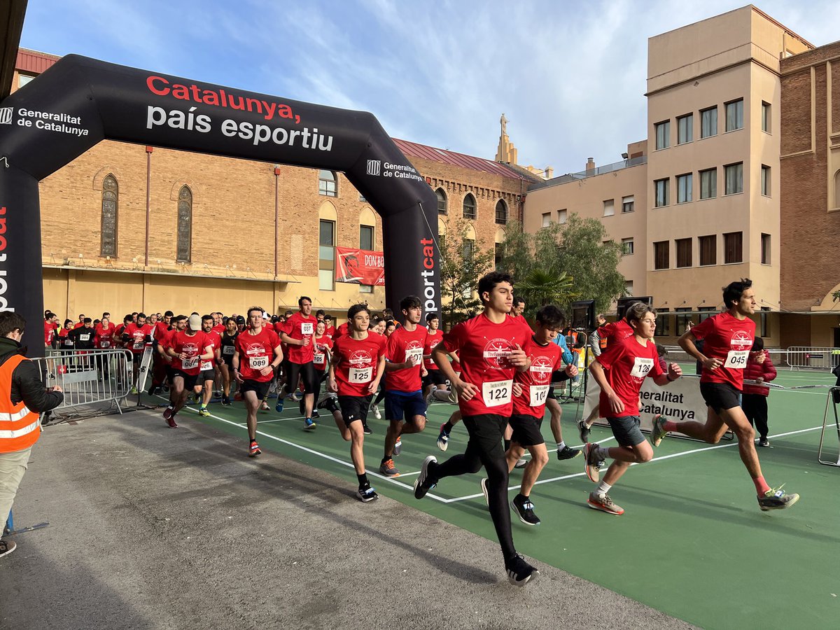 salesianssarria's tweet photo. Hem celebrat la cursa solidària #TheBoscoRun per finançar el Repassem Junts que ofereix suport acadèmic als nois i noies #Sarrià. Una fita esportiva amb @salesianes Moltes gràcies a tots els participants, voluntaris @mjssarria, patrocinadors i a @Bcn_SSTG @ana_guilera pel suport https://t.co/7fgDkdKaJl