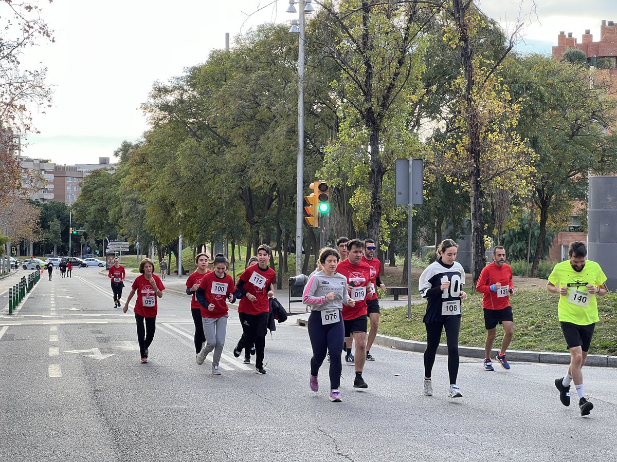 salesianssarria's tweet photo. Hem celebrat la cursa solidària #TheBoscoRun per finançar el Repassem Junts que ofereix suport acadèmic als nois i noies #Sarrià. Una fita esportiva amb @salesianes Moltes gràcies a tots els participants, voluntaris @mjssarria, patrocinadors i a @Bcn_SSTG @ana_guilera pel suport https://t.co/7fgDkdKaJl