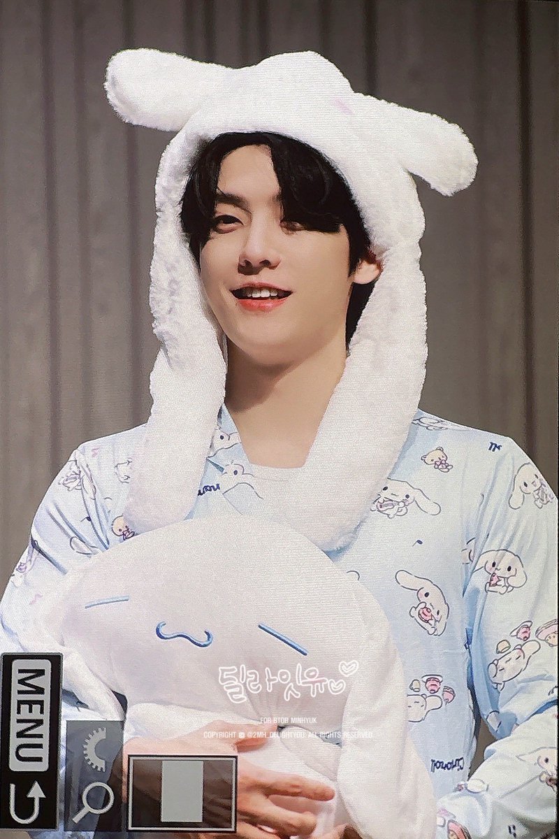 II290823's tweet photo. 아개웃겨ㅠㅠ 혹시 오늘 시나모롤 팬싸인회에 이민혁 팬싸템을 하는 날인가요? 시나모롤파의 단합력 미쳣슨ㄷㄷ https://t.co/1HPfs0lIwf