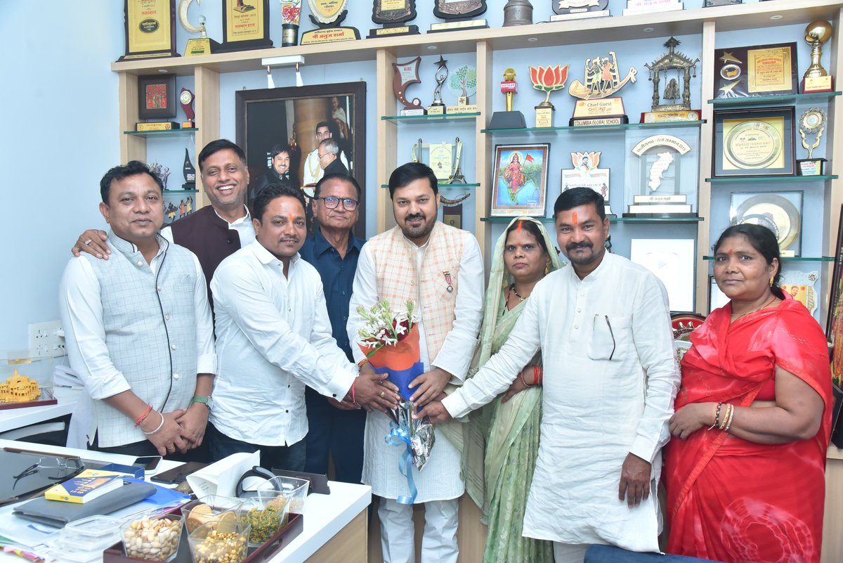 anujsharmacg's tweet photo. नगरीय निकाय चुनाव में नगर पंचायत खरोरा से सुनीता अनिल सोनी जी, नगर पंचायत कूंरा से गोविंद साहू जी एवं नगर पालिका तिल्दा से चंद्रकला खुमान वर्मा जी को अध्यक्ष पद के प्रत्याशी बनाए जाने पर हार्दिक बधाई एवं शुभकामनाएं।

इस दौरान पूर्व विधायक श्री देवजी भाई पटेल जी, खरोरा नगर पंचायत चुनाव प्रभारी श्री वेदराम मनहरे जी सहित पार्टी के नेतागण उपस्थित रहे।