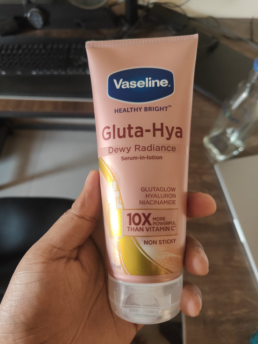 GhoomketuGupta's tweet image. hi @flipkartsupport didn't know you started selling used products on your #6minutes section. Ideally it's written to not accept if seal is broken, but they don't tell you what to do if there is no seal at all. Attaching the review images with seal vs the product i received
#fraud