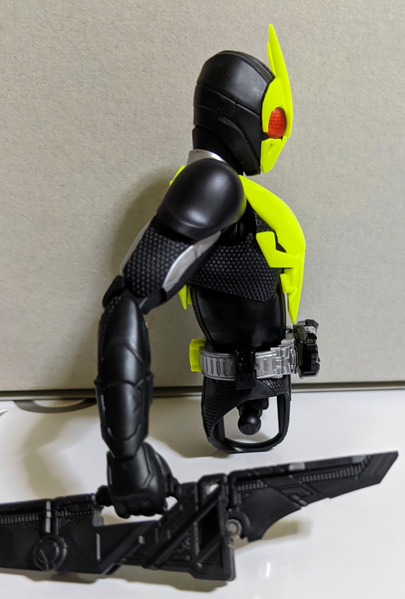 papasu67's tweet photo. フィギュアライズのゼロワン2

オリジナル設定で勝手に色々やる都合でプログライズキーを使わないので
ドライバーを薄くしたり腰周りをスッキリさせる

カバン剣も多分収納状態にしないので
余剰を追加パーツとして合体させる https://t.co/PXVavTiCFd