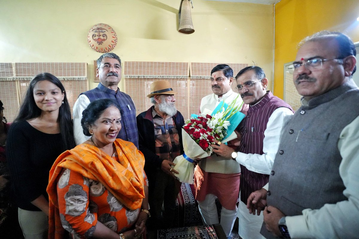 भोपाल के आर्ट डिजाइनर और भारत भवन के रूपांकर विभाग के निदेशक श्री हरचंदन सिंह भट्टी जी का नाम कला के क्षेत्र में पद्मश्री जैसे प्रतिष्ठित सम्मान के लिए घोषित होना, संपूर्ण मध्यप्रदेश के लिए गौरव का विषय है।

आज भोपाल स्थित उनके निवास पर भेंटकर इस सम्मान के लिए बधाई और शुभकामनाएं