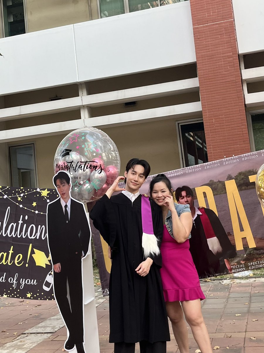 riw_riw08's tweet photo. คนเก่งของเเม่ฟ้า❤️🎓

#peterrestt @wachapete https://t.co/mHkqg5E3Pc
