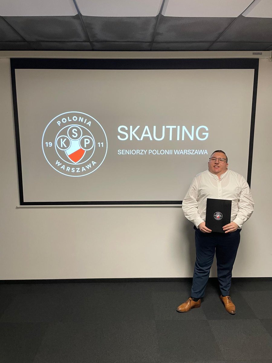Biernalyst's tweet photo. The new year brings more challenges 💪

I extented my contract with @Polonia1911 as a scout! ✍️
It allows me to fulfil my childhood dreams of being part of the world of sport ⚽️⚽️

This is not the beginning or the end, but the next step! ⬛️🟥⬛️

#football #scouting https://t.co/HNaVJ2aeoM