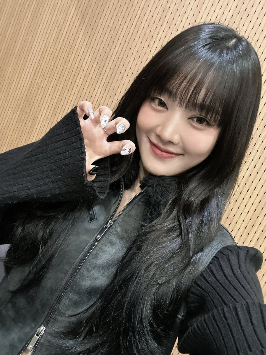 official_i_dle's tweet photo. [📸] 250126 @ #두시탈출컬투쇼

#여자아이들 #GIDLE
#민니 #MINNIE
#HER https://t.co/JmGVaEe0MK