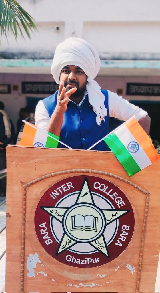 #RepublicDayIndia 
मेरे आंसुओं के मोती में मेहरबान लिख देना,
मेरे तन के हर हिस्से में हिंदुस्तान लिख देना"।
#JaiHind