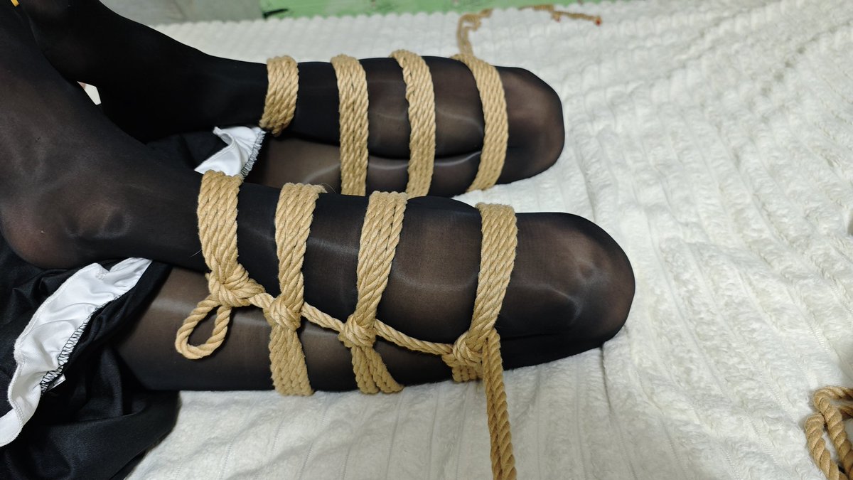25年第一捆，简简单单
（逮住一个弱受😌）
缚:<a href="/wuming94042/">无名小萝莉</a> 
受:<a href="/EhDSVupptX49082/">秋子酱</a> 
#绳艺 #捆绑