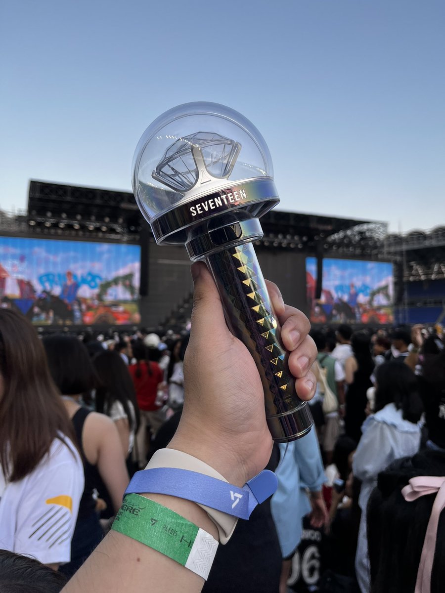 CupcakeNamjin's tweet photo. the icon            vs         the user https://t.co/983FfFResC