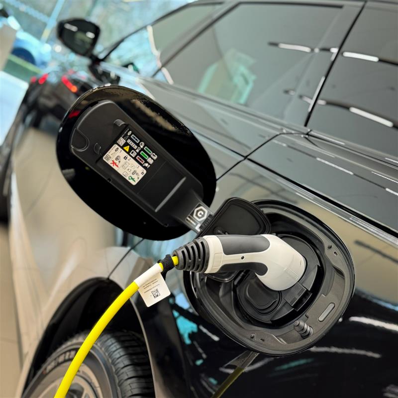 Barretts Land Rover tweet media