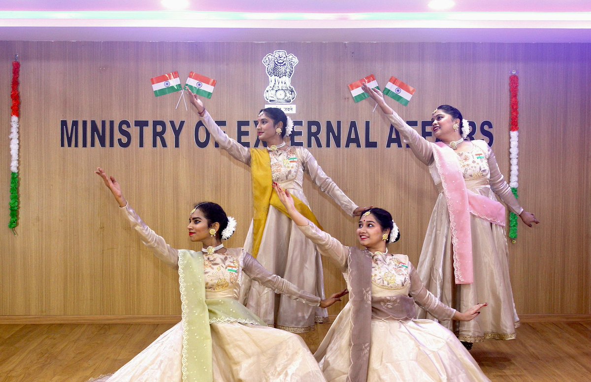 <a href="/rpohyderabad/">RPO Hyderabad</a> celebrated the 76th Republic Day with the ceremonial unfurling of the flag by Regional Passport Officer, followed by vibrant cultural performances, including Kathak, Kuchipudi, and patriotic dances by school students showcasing our nation’s rich heritage and unity.