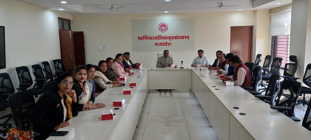 आज 76 वे गणतन्त्र दिवस के अवसर पर माननीय निदेशक महर्षि पतंजलि संस्कृत सस्थान द्वारा ध्वजारोहण किया गया। इस अवसर पर संस्थान के सभी कर्मचारी उपस्थित रहे।