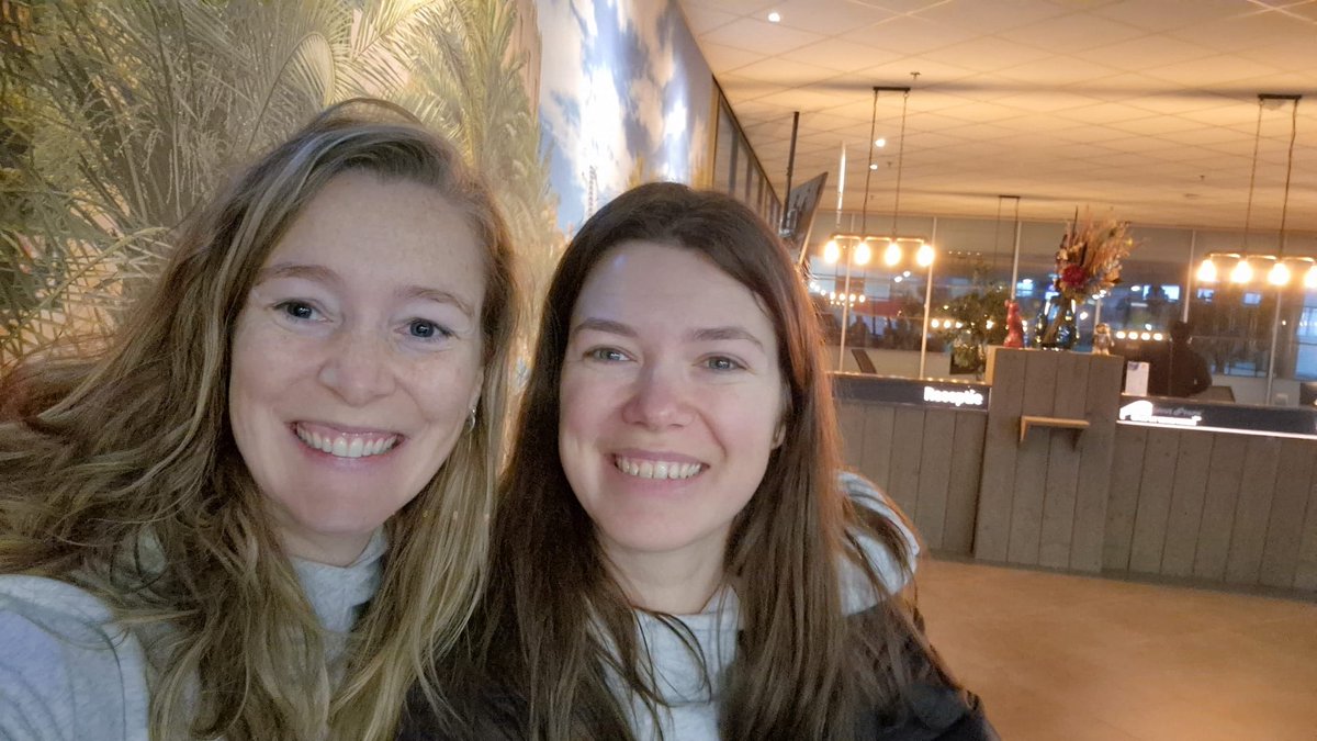 FrankDecorte's tweet image. Day 11 (103km) - 1073/3100km 
#KarelSabbe is over 1/3 of his #FKT on #TeAraroa. The coast trail parts are done. He's looking forward to do more altitude meters.
His wife Emma and Anna, the sis of crewmember Marie, joined the crew.