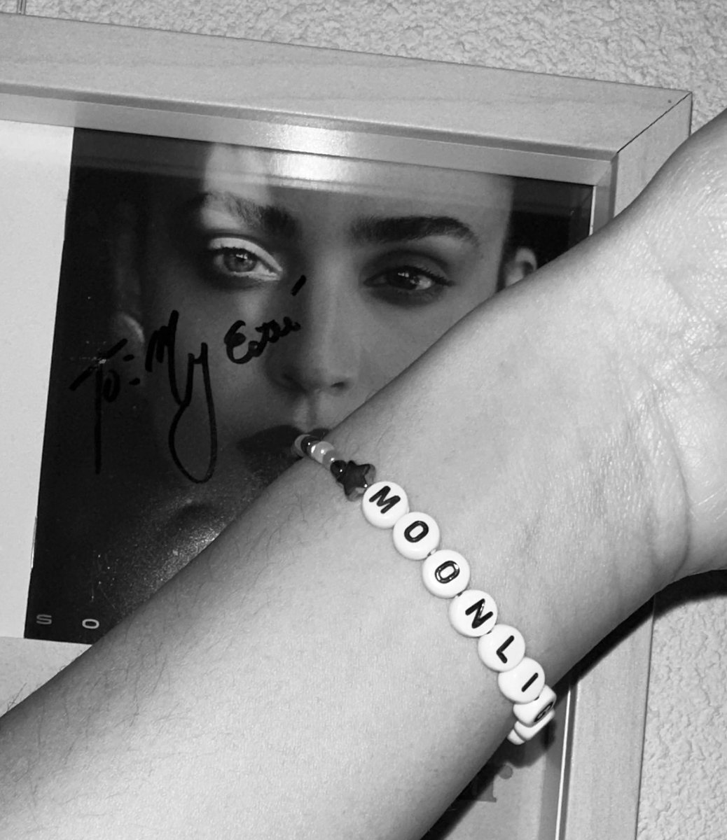 aesteetic's tweet image. 1 year of “i hope you know” 🥹🤍🪽
beautiful in the sunlight, beautiful in the moonlight. forever.