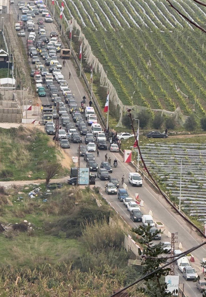 Bassam__Harb's tweet photo. هو فعل الشعب، هو يوم تحرير الارض، 
اهل القرى يعودون الى ارضهم، لا شيء سيمنعهم من الوصول اليها.
#لبنان #جنوب_لبنان
#العزة_الكرامة https://t.co/nSHzolznpX