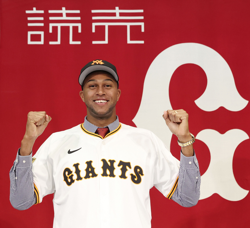 巨人の入団会見を行ったマルティネス投手 #ライデル・マルティネス