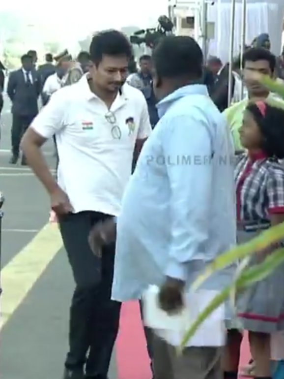 Jaya20012's tweet image. #NationalFlag should be worn on the left of a person. Anything else is a desecration.

The person who sought to eradicate #SanatanaDharma is obviously ignorant of #flagCode as he was Sanatan Dharma.

But desecration is insult to #Constitution.
#RepublicDayIndia #RepublicDay2025