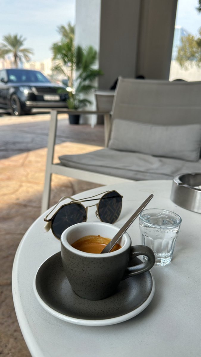 صباح الخير ياعزيزي يامكتئب يا فاقد الشغَف
بتزين إن شاء الله بس أنت تقهوّ ..