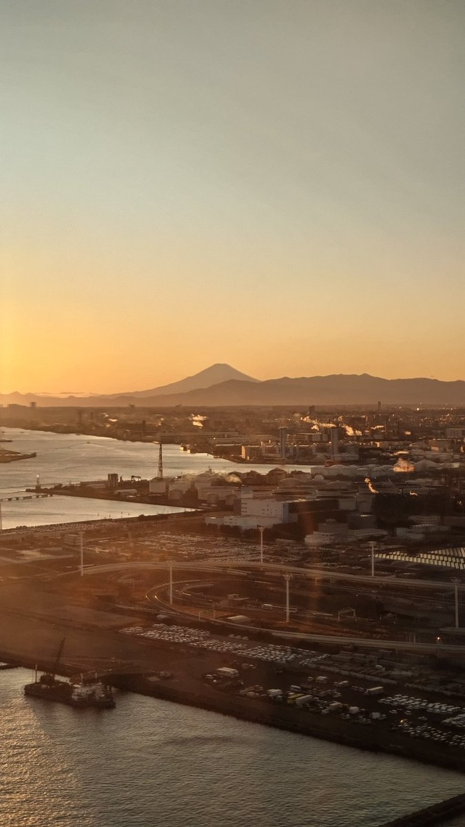 SToshio6's tweet photo. 本日の富士山😆 https://t.co/2QbWLYRKWb