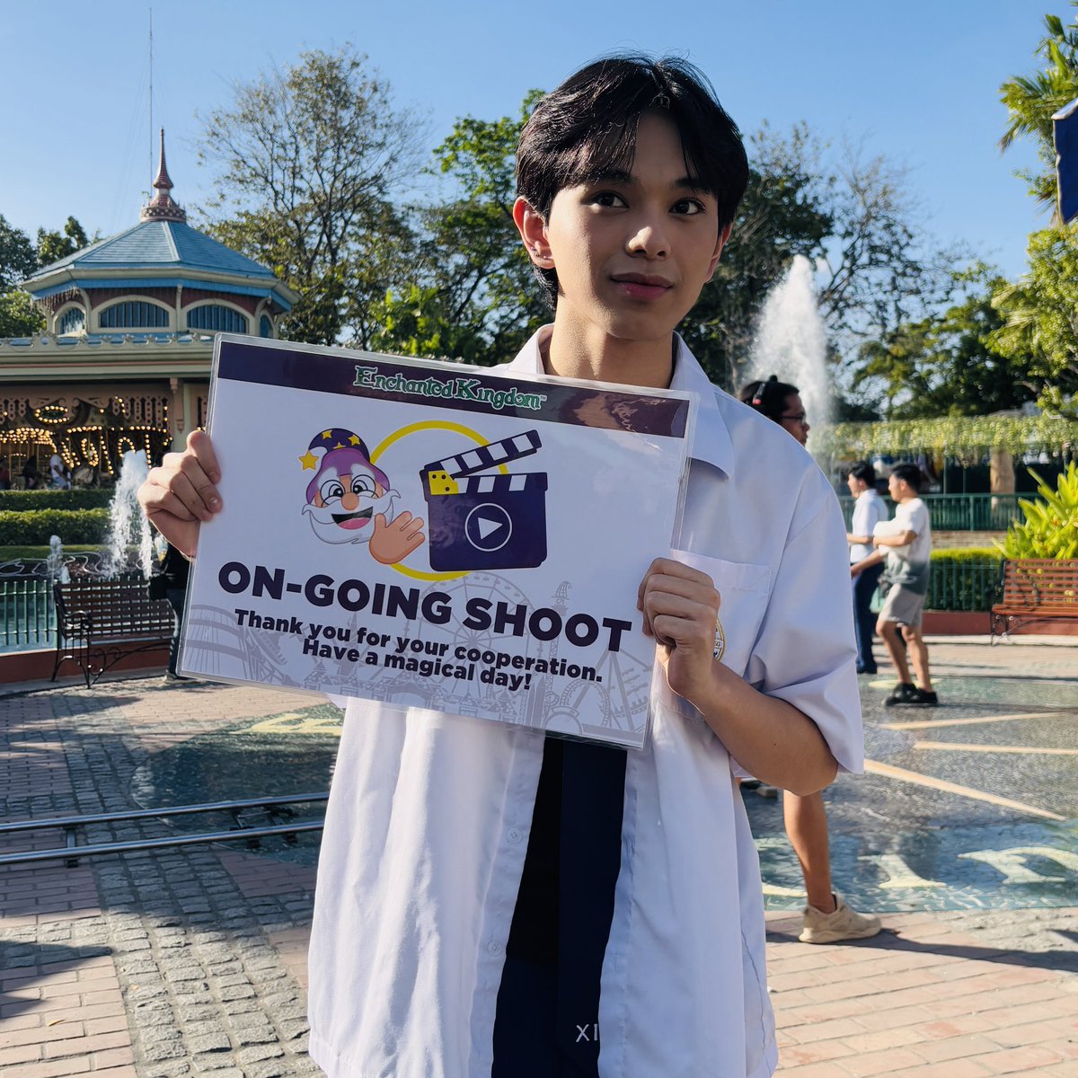 StudioVivaPH's tweet photo. LOOK: Ongoing shoot sa Enchanted Kingdom kasama ang cast ng Ang Mutya Ng Section E. 

Can you guess the scenes na magaganap sa amusement park? 

Don’t forget to watch Ang Mutya ng Section E now streaming on Viva One: https://t.co/IONLHCgTP2

#AngMutyaNgSectionE
#StudioViva https://t.co/NMHpyM3TDB