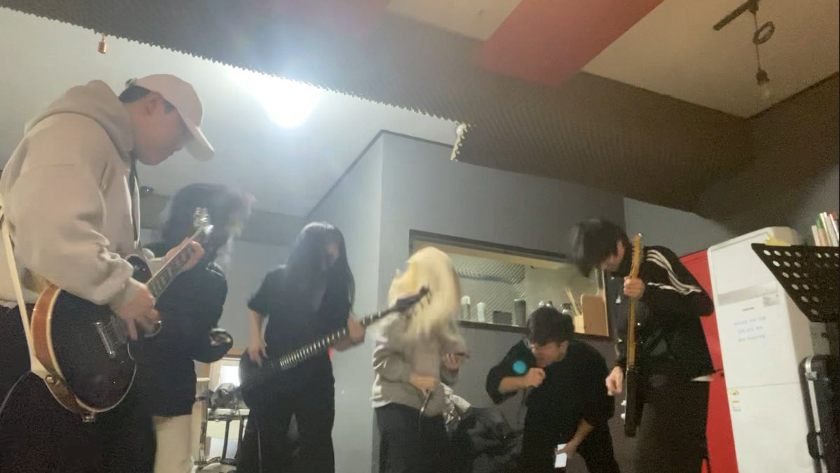 B_laughtel's tweet photo. 진성 메탈밴드 라프텔(아님) https://t.co/Cp1zgnB2Gz