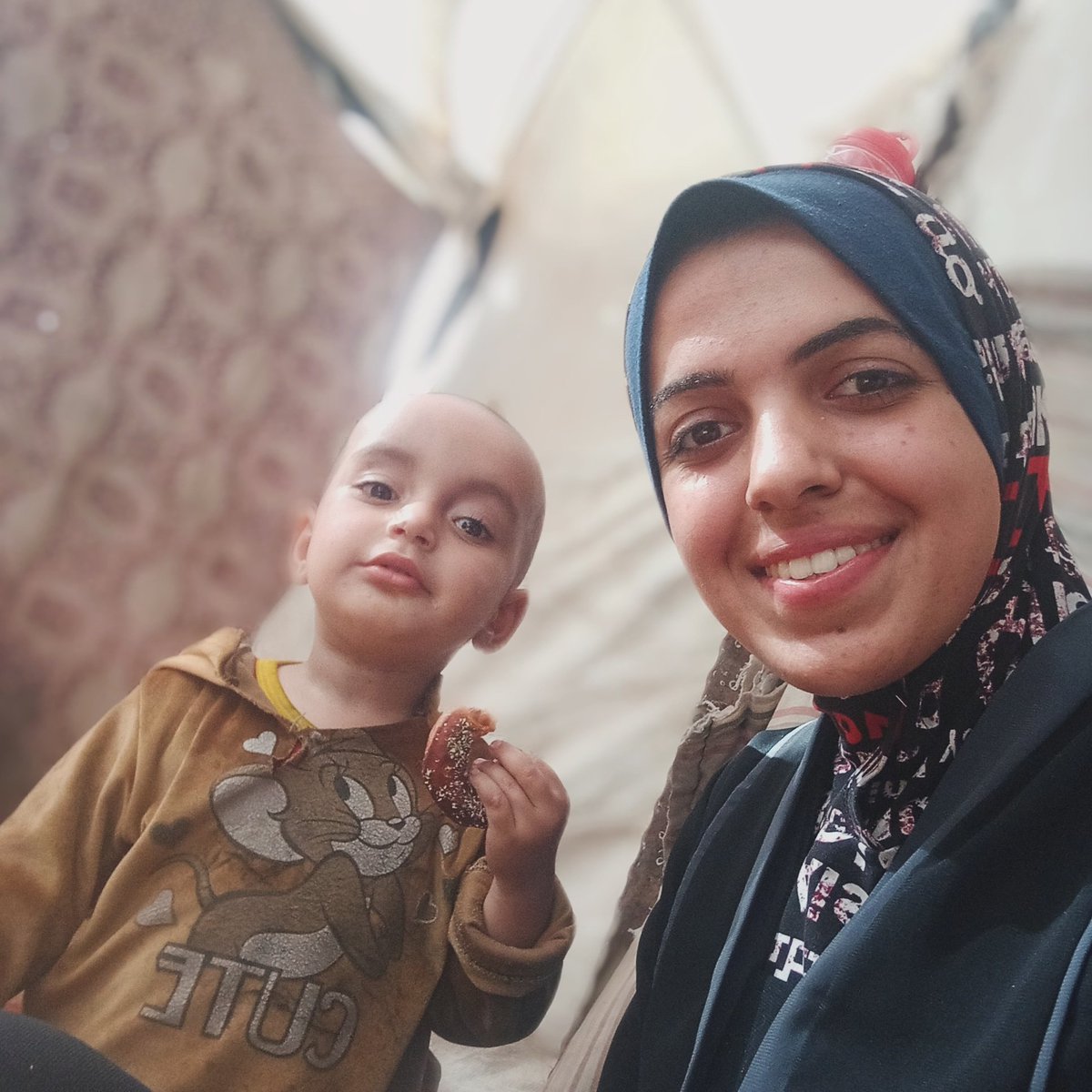malakjalhoam2's tweet photo. I want food. I want water. I want what I want to live in what I seek to donate to me, even if you donate a small 😭🙏
I am begging you for help l beg you 💔
https://t.co/pJvt46MygJ https://t.co/QJg815KZHS