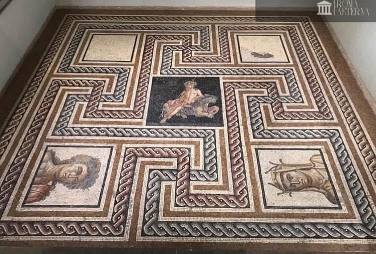 ValeriaAugusta8's tweet photo. Mosaïque de Bacchus découverte en 1911 sur la colline de Fourvière à Lyon (IIe-IIIe s.). Elle est exposée au musée Lugdunum à Lyon. https://t.co/jO37cs1nF7