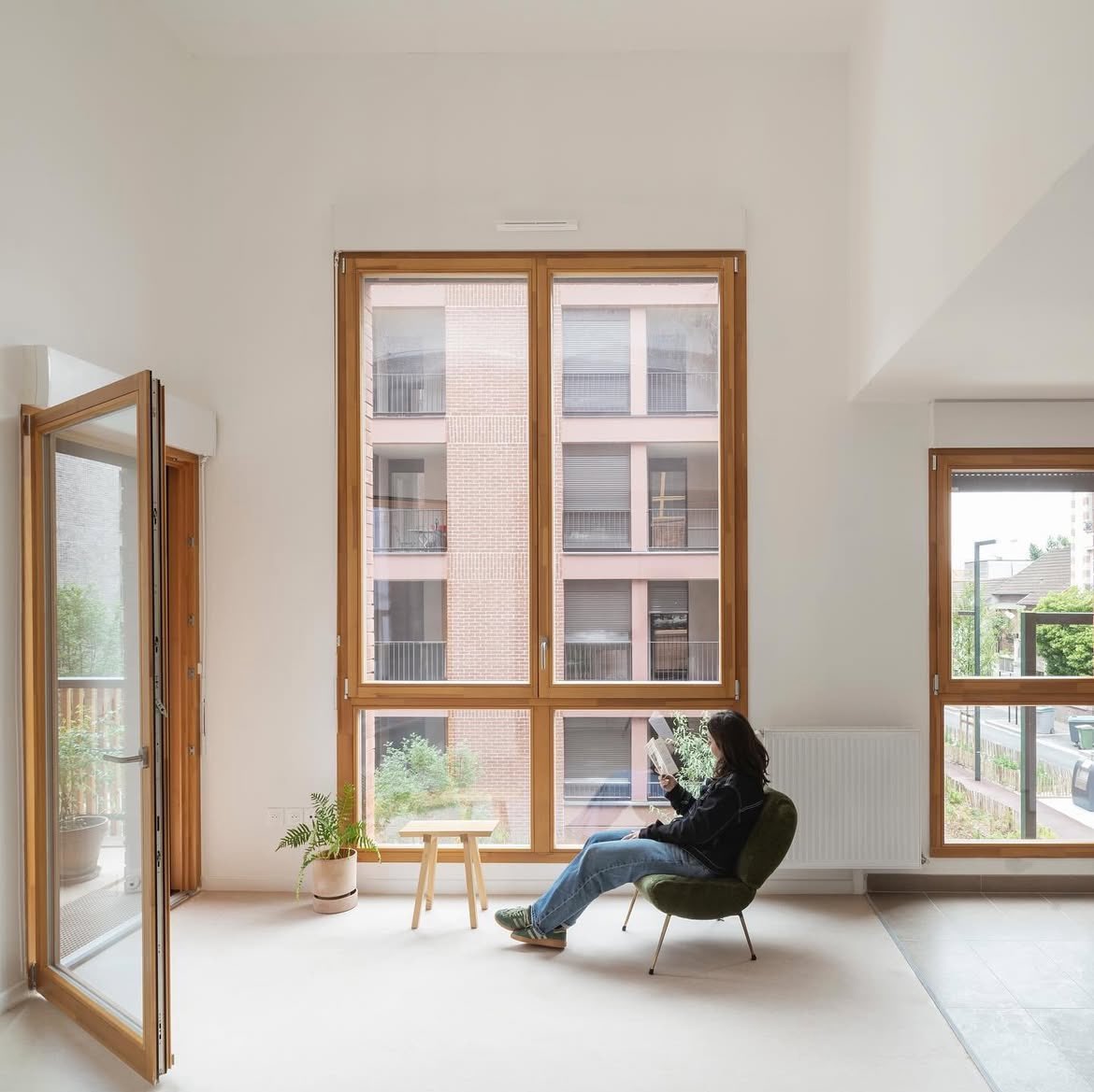 SustainableTall's tweet image. Want to tackle the housing crisis? Build like this everywhere!
76 social housing apartments in Bagneux, France, by Tolila+Gilliland
Yes… this is social housing. A short 🧵