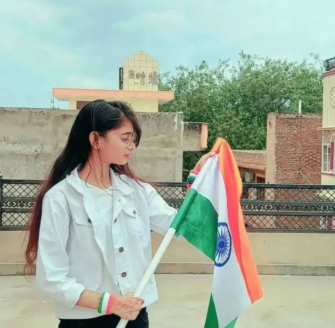 Siya__011's tweet photo. 🇮🇳
🇮🇳🇮🇳
           गणतंत्र की शक्ति से बढ़ा है हमारा गर्व,
                   एकता ही है हमारे देश की शान
                       भारत का तिरंगा है हर दिल की पहचान।।
#RepublicDay https://t.co/mMsbDGYs9e