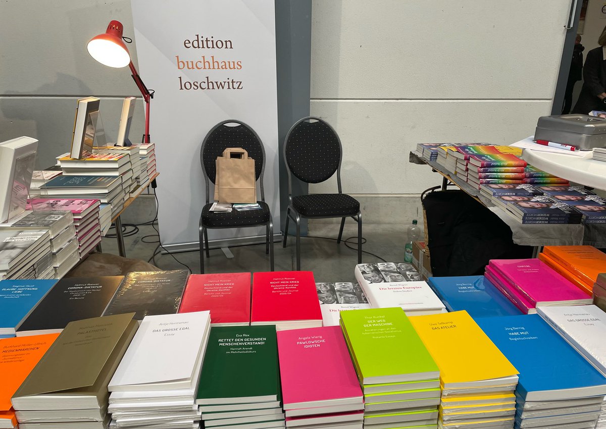Den 1. Pflock gesetzt: Buchstand am 25.01.25 in Halle auf der Messe Halle, wo am 8. und 9.11.25 die BücherMesse „Seitenwechsel“ stattfinden wird. Gutes Pflaster! messe-seitenwechsel.de
