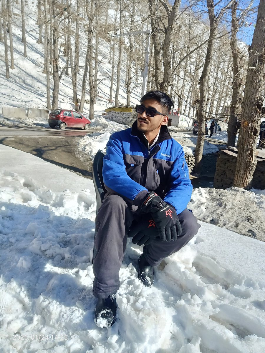Tushar_0711's tweet photo. Life should have more mountains and less stress. 
#Manali #Mountain #shimla #Trending https://t.co/aRSwmA1YPW