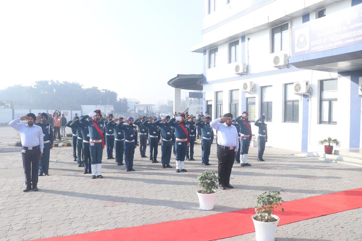 Additional Commissioner Sh. J. P. Upadhyaya hosted the flag hoisting ceremony at the Custom Commissionerate, Ludhiana. Addressing the officers and staff, he emphasized the importance of unity and dedication in serving our nation. 🎉 #RepublicDay2025