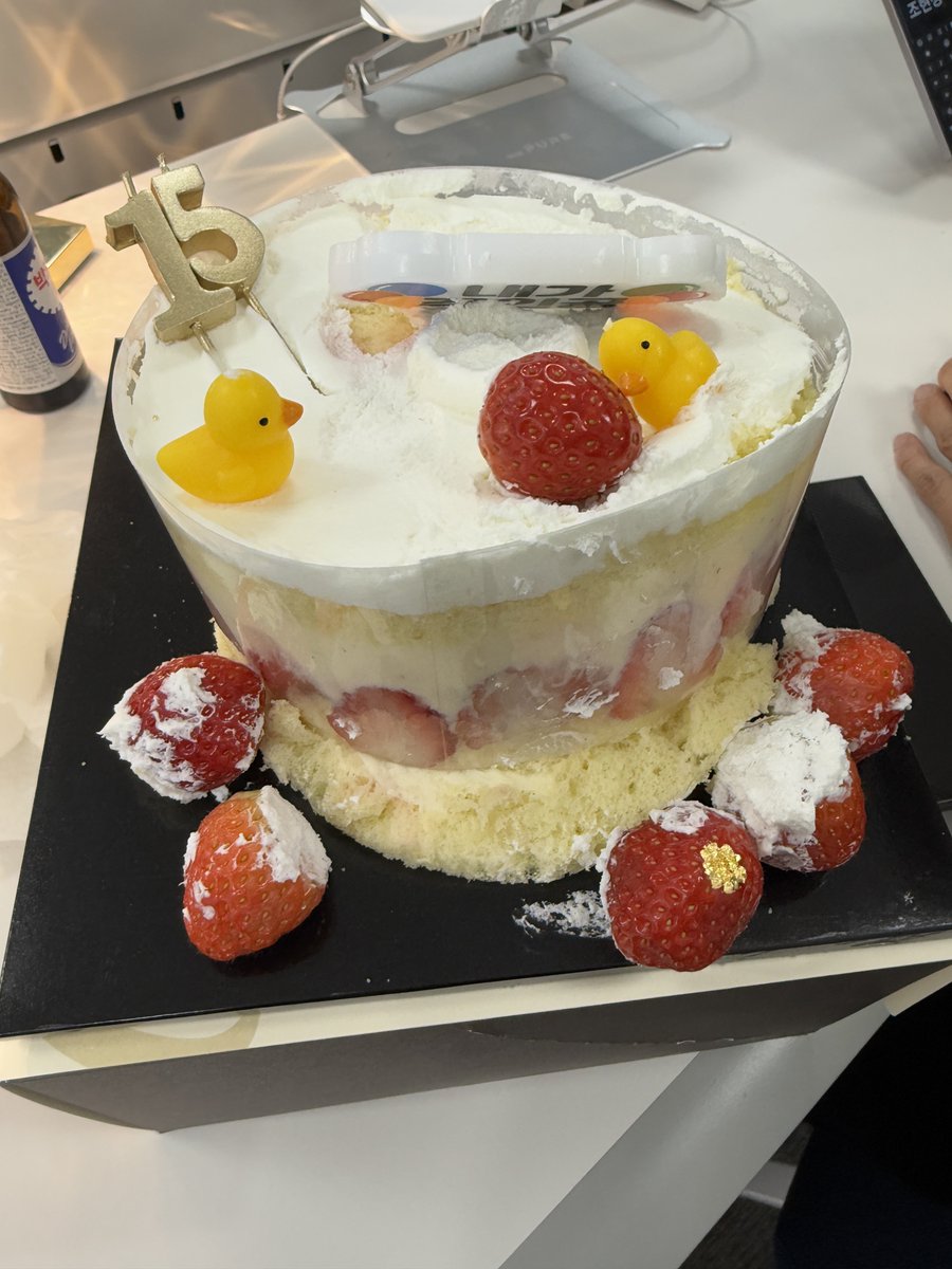 최근 김준수가 보내준 것 : 먼지, 케이크
  
#우리들의_해피엔딩_김준수
#뮤지컬배우김준수_데뷔15주년