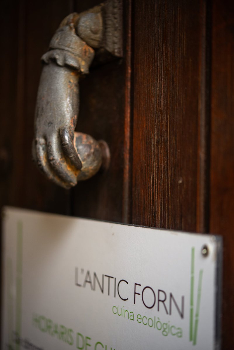 Promo_Economica's tweet image. 🍴 La Fonda de @CatalunyaRadio amb @pepnogue ens porta a l&apos;Antic Forn Cervera, on la cuina catalana es fusiona amb sabors del món

➡️ Descobreix com adapten els seus menús de temporada inspirats en el concepte Kaiseki japonès

🔗 Recupera el programa: 3cat.cat/3cat/ferran-si…