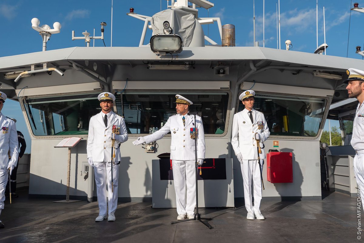 MarineNationale's tweet image. #PASSCOM | Ils ont pris le commandement de leur nouvelle unité… 👇
✅ Le CC Raphaël Pons devient commandant du PAG La Résolue. Il succède au CC Benjamin Lesven. 
✅ Le CF Pierre-Antoine Gravereaux devient commandant de la FS Nivôse. Il succède au CF Alexandre Boïko.