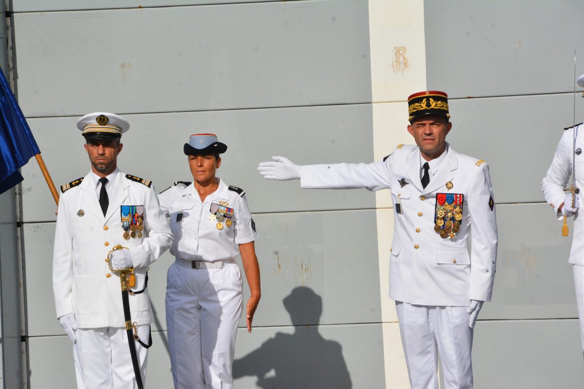 MarineNationale's tweet image. #PASSCOM | Ils ont pris le commandement de leur nouvelle unité… 👇
✅ Le CC Raphaël Pons devient commandant du PAG La Résolue. Il succède au CC Benjamin Lesven. 
✅ Le CF Pierre-Antoine Gravereaux devient commandant de la FS Nivôse. Il succède au CF Alexandre Boïko.