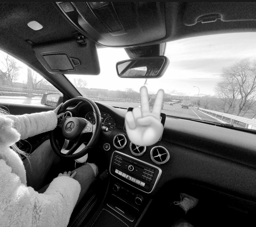 diosa_d6900's tweet photo. Buenos días mis sumisos! El chucho que me pague el depósito del coche de hoy, tendrá recompensa.
Quién será el primero en conseguirlo?😏🔥
#findom #footfetısh #chuchos #sumisos #pagaperro https://t.co/WkCG0XUO32