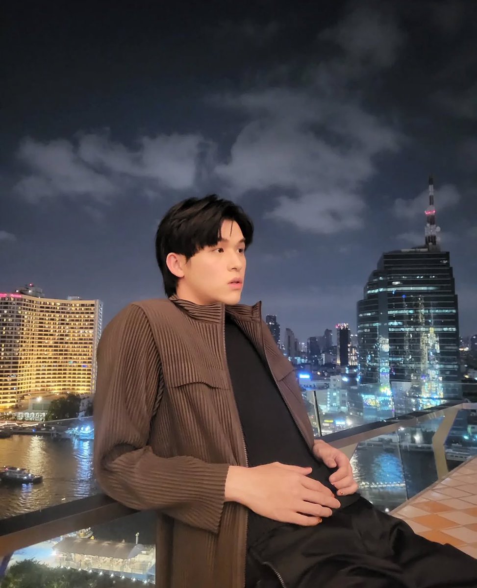 jesxseong's tweet photo. สกายกับตอนกลางคืน โคตรหล่อเลยเว้ย https://t.co/Yei3P6PJec