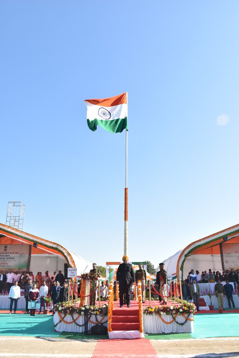 collectorkut's tweet photo. આજરોજ નખત્રાણા તાલુકા મધ્યે ૭૬મા પ્રજાસત્તાક પર્વની જિલ્લા કક્ષાની ઉજવણી નિમિત્તે આન-બાન-શાન સાથે તિરંગો લહેરાવ્યો. માર્ચ પાસ્ટ, સાંસ્કૃતિક કાર્યક્રમોની રમઝટ સાથે, વિવિધ ટેબ્લો અને સન્માન સમારોહે લોકોમાં આકર્ષણ જમાવ્યું.
#RepublicDay2025
@CMOGuj https://t.co/wVEmbNC7EK