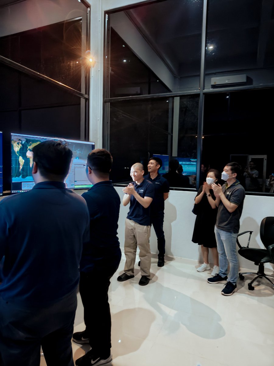 EOSORBIT's tweet photo. ✨ LOGSATS-2 ส่งสัญญาณแรกกลับโลกสำเร็จ! ✨
📅 วันที่ 24 มกราคม เวลา 23.03 น.
EOS Orbit สร้างประวัติศาสตร์ครั้งใหม่! เราได้รับ สัญญาณแรกจาก LOGSATS-2 ดาวเทียมดวงแรกที่ถูกพัฒนาและสร้างโดยวิศวกรไทยทั้งหมด 🛰️
📡 หลังจากแยกตัวจากระบบนำส่งดาวเทียมและโคจรผ่านประเทศไทย LOGSATS-2 ได้ส่งข้อมูลชุดแรกกลับมายังสถานีภาคพื้นดินของเราในจังหวัดนนทบุรีได้สำเร็จ
🔋 ดาวเทียมทำงานได้อย่างสมบูรณ์ ทั้งการกางแผงเซลล์สุริยะและการชาร์จพลังงานเข้าสู่แบตเตอรี่ พร้อมสำหรับภารกิจยาวนานกว่า 3 ปีในวงโคจร 🌌
🏆 นี่คือก้าวสำคัญของเทคโนโลยีอวกาศไทย และเป็นเพียงจุดเริ่มต้นของ EOS Orbit ในการสร้างสรรค์นวัตกรรมใหม่ ที่จะยกระดับประเทศไทยให้ก้าวไกลในอุตสาหกรรมอวกาศ
🌍 จากความฝันสู่จักรวาล เราคือ EOS Orbit
#LOGSATS2 #EOSOrbit #สัญญาณแรก #อวกาศไทย #เทคโนโลยีอวกาศ #นวัตกรรมอวกาศ