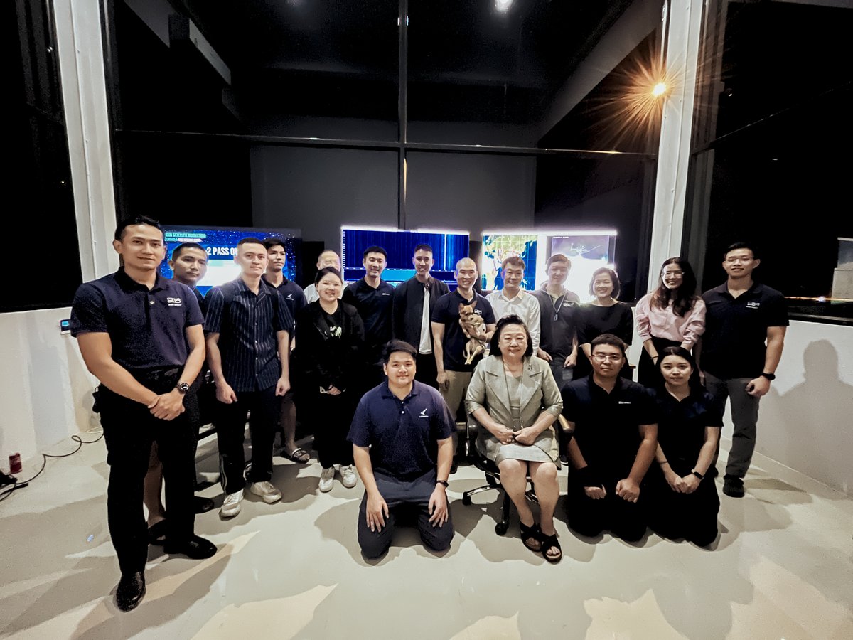 ✨ LOGSATS-2 ส่งสัญญาณแรกกลับโลกสำเร็จ! ✨
📅 วันที่ 24 มกราคม เวลา 23.03 น.
EOS Orbit สร้างประวัติศาสตร์ครั้งใหม่! เราได้รับ สัญญาณแรกจาก LOGSATS-2 ดาวเทียมดวงแรกที่ถูกพัฒนาและสร้างโดยวิศวกรไทยทั้งหมด 🛰️
📡 หลังจากแยกตัวจากระบบนำส่งดาวเทียมและโคจรผ่านประเทศไทย LOGSATS-2