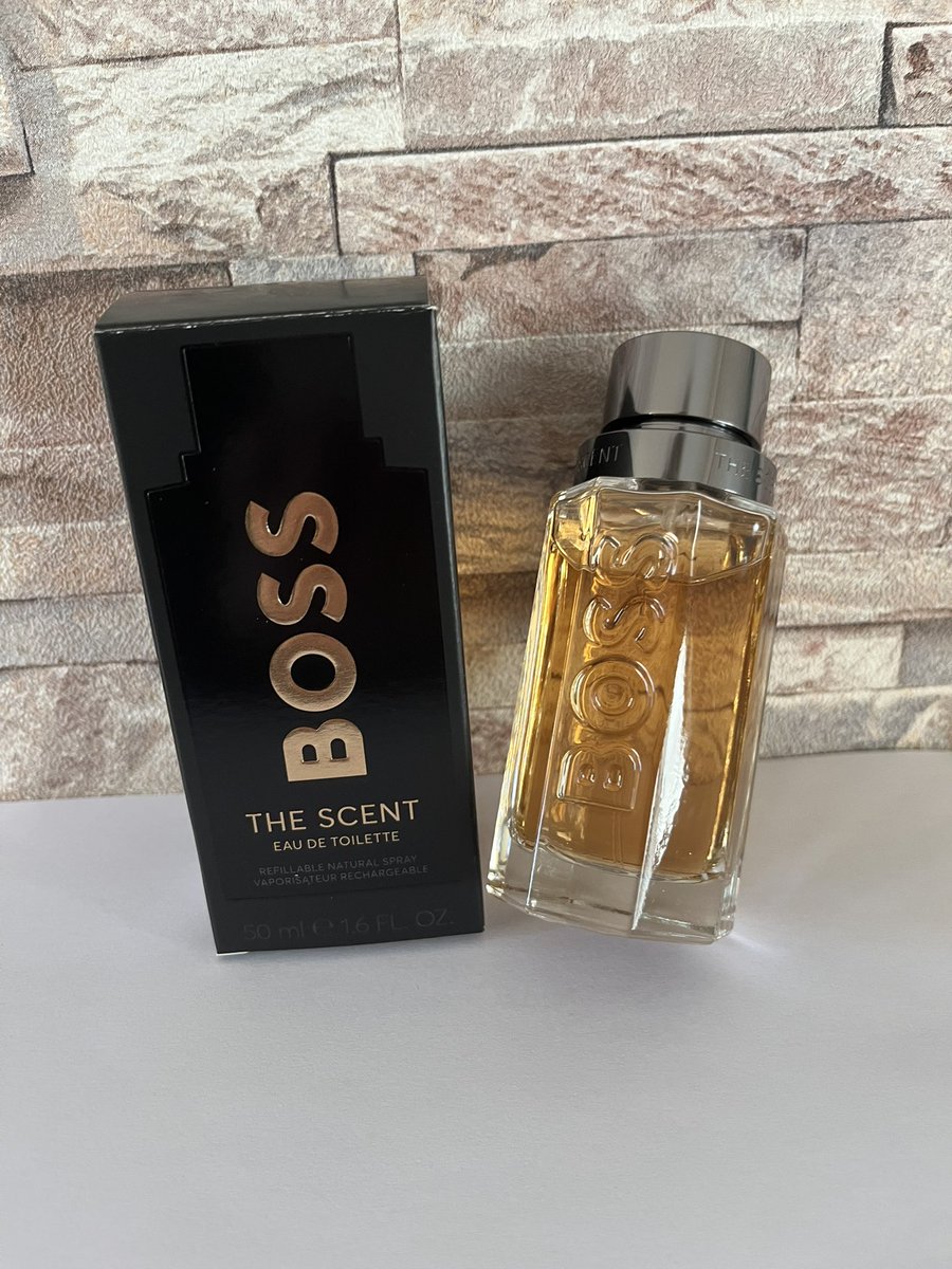 moradz2018's tweet photo. BOSS THE SCENT 

Flacon beau, odeur envoûtante  avec des notes exquises , mais qui ne tient pas toute la journée dommage! @Influenster  @HUGOBOSS 
 #influenster #boss #thescent #eaudetoilette #homme #BOISEE #sensuel #epices #energissant #gingembre #maninka #cuir #ambre #elixir https://t.co/S9M1ufLlCA