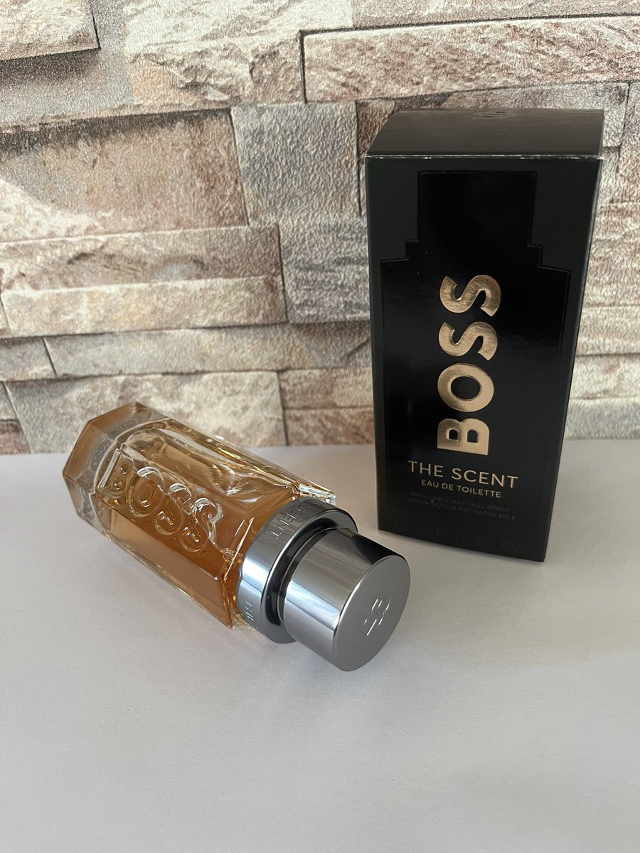 moradz2018's tweet photo. BOSS THE SCENT 

Flacon beau, odeur envoûtante  avec des notes exquises , mais qui ne tient pas toute la journée dommage! @Influenster  @HUGOBOSS 
 #influenster #boss #thescent #eaudetoilette #homme #BOISEE #sensuel #epices #energissant #gingembre #maninka #cuir #ambre #elixir https://t.co/S9M1ufLlCA