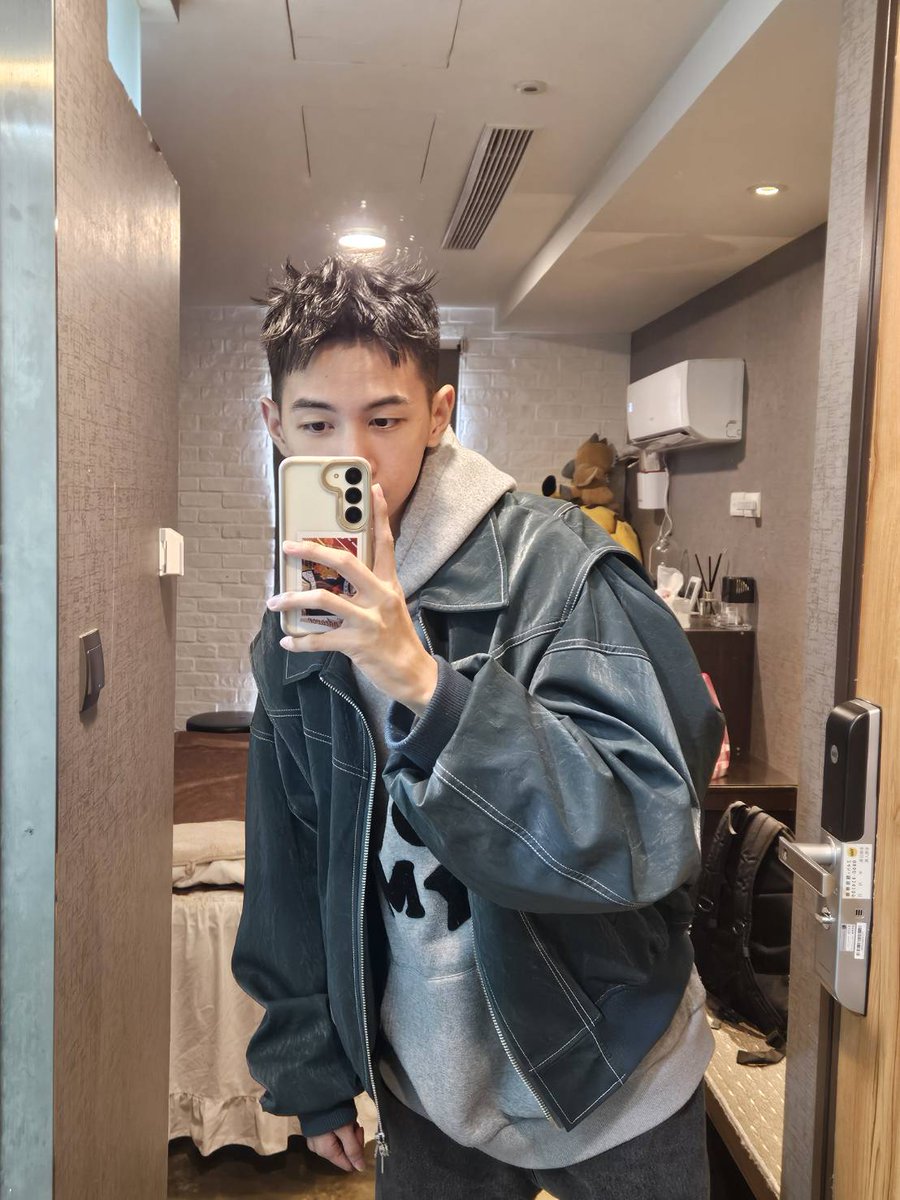nestspa1's tweet photo. Dan師傅的新髮型❤️ 明天可以預約喔👍
#gayspa #巢男 #同志按摩 #男生按摩 #西門町 #同志spa https://t.co/N78vTWoVGt